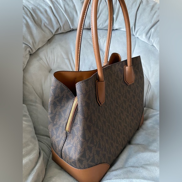 π₯SALEπ₯ (NEW)π Michael Kors Mercer Gallery MD Center Zip Tote - Picture 4 of 9